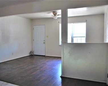 806 S 1st Street - Photo Thumbnail 2