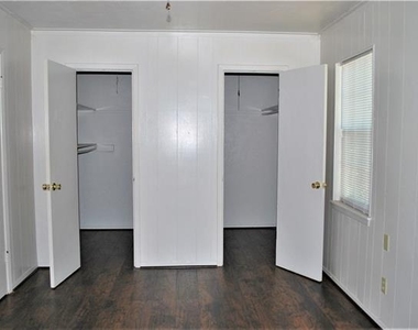 806 S 1st Street - Photo Thumbnail 9