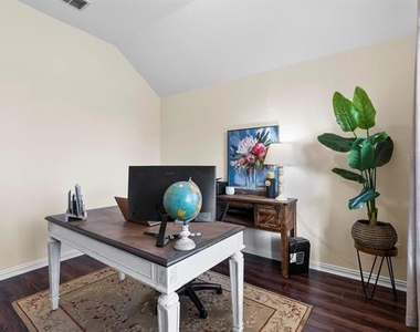 332 Highland Ridge Drive - Photo Thumbnail 3