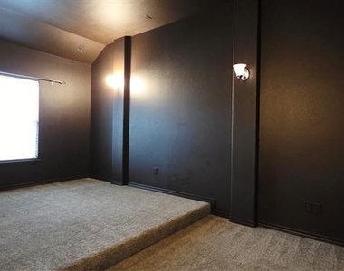 206 Pleasant Hill Lane - Photo Thumbnail 4