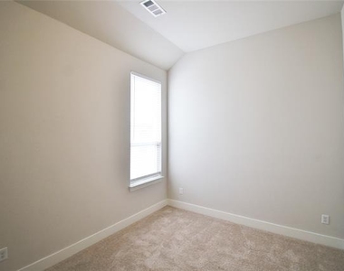 1665 Sheldon Drive - Photo Thumbnail 21