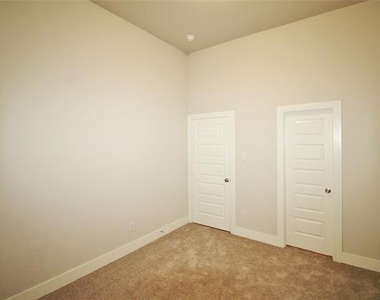 1665 Sheldon Drive - Photo Thumbnail 17