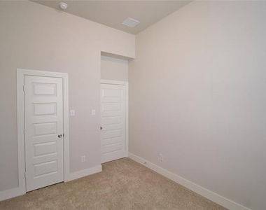 1665 Sheldon Drive - Photo Thumbnail 20