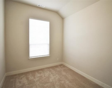 1665 Sheldon Drive - Photo Thumbnail 19
