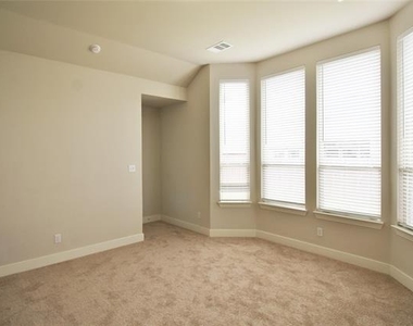 1665 Sheldon Drive - Photo Thumbnail 12