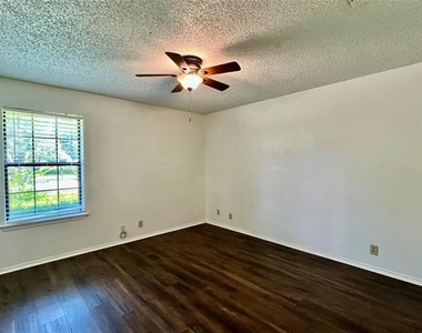 301 Joshua Street - Photo Thumbnail 12