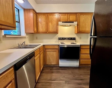301 Joshua Street - Photo Thumbnail 4