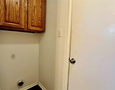 301 Joshua Street - Photo Thumbnail 6