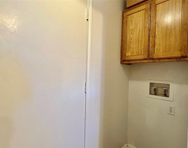 301 Joshua Street - Photo Thumbnail 5