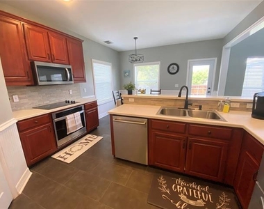 2125 Columbia Drive - Photo Thumbnail 5