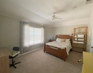 2125 Columbia Drive - Photo Thumbnail 12