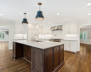 6544 Valleybrook Drive - Photo Thumbnail 8