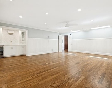 6544 Valleybrook Drive - Photo Thumbnail 4