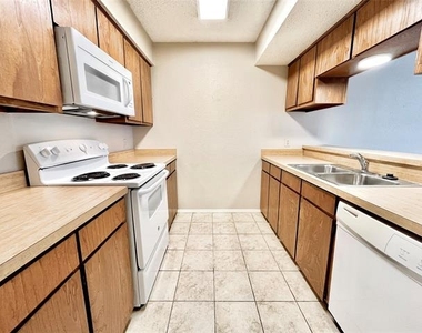 1247 Dallas Drive - Photo Thumbnail 5