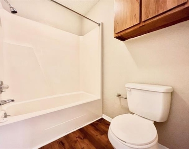 1247 Dallas Drive - Photo Thumbnail 9