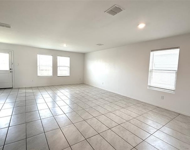 128 Honeysuckle Street - Photo Thumbnail 3