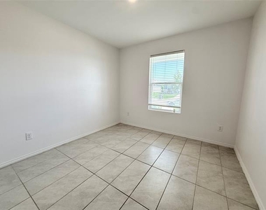 128 Honeysuckle Street - Photo Thumbnail 12