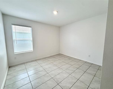 128 Honeysuckle Street - Photo Thumbnail 13
