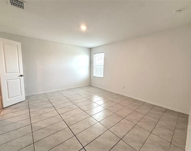 128 Honeysuckle Street - Photo Thumbnail 7