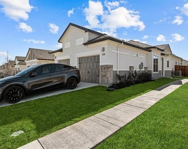 4770 N Luxe Lane - Photo Thumbnail 7