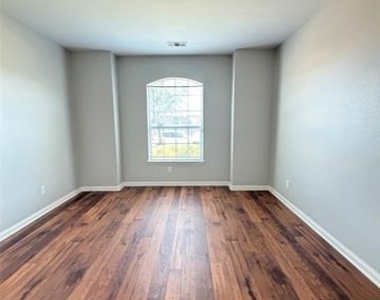 2134 Redbud Drive - Photo Thumbnail 3