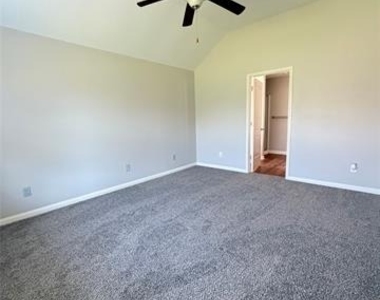 2134 Redbud Drive - Photo Thumbnail 5