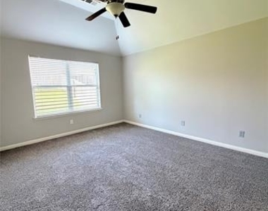 2134 Redbud Drive - Photo Thumbnail 6