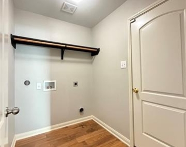 2134 Redbud Drive - Photo Thumbnail 16
