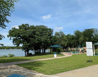 2802 Merlot Circle - Photo Thumbnail 1