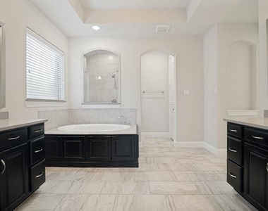 2802 Merlot Circle - Photo Thumbnail 19