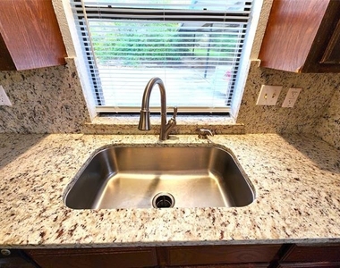 2202 Bolivar Street - Photo Thumbnail 22