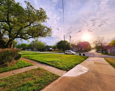 2202 Bolivar Street - Photo Thumbnail 2