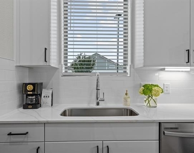 3272 Ganzer Road W - Photo Thumbnail 11