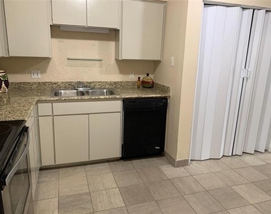 207 Trellis Place - Photo Thumbnail 6