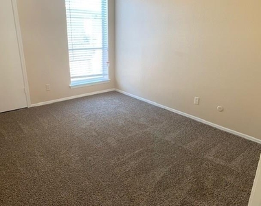 207 Trellis Place - Photo Thumbnail 9