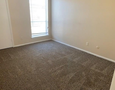 207 Trellis Place - Photo Thumbnail 8