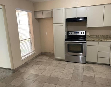207 Trellis Place - Photo Thumbnail 12
