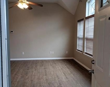 904 Canal Street - Photo Thumbnail 5