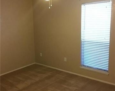 1828 Angelina Drive - Photo Thumbnail 6