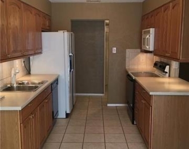 1828 Angelina Drive - Photo Thumbnail 4