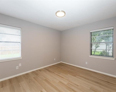 1505 Mcdonald Drive - Photo Thumbnail 21