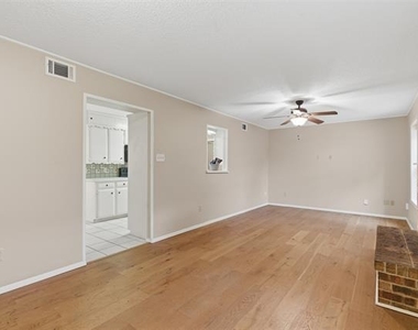 2113 Fleur De Lis Court - Photo Thumbnail 5