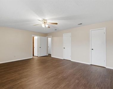 2113 Fleur De Lis Court - Photo Thumbnail 9