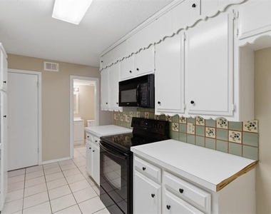 2113 Fleur De Lis Court - Photo Thumbnail 4