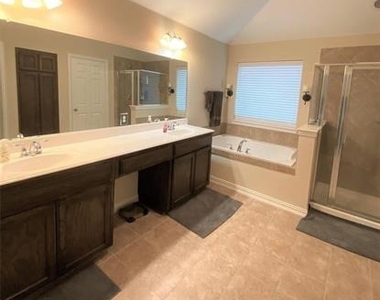 1912 Grand Fairway Drive - Photo Thumbnail 10