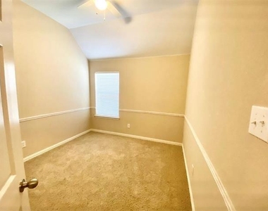 1912 Grand Fairway Drive - Photo Thumbnail 7