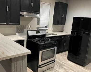 1401 W 9th Avenue - Photo Thumbnail 3
