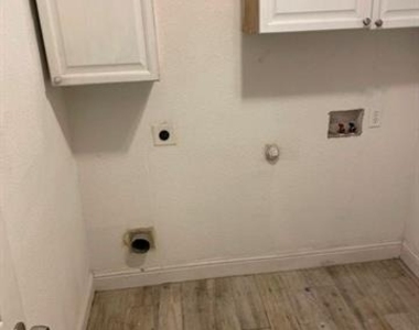 1401 W 9th Avenue - Photo Thumbnail 5