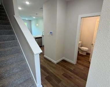 573 Galt - Photo Thumbnail 2