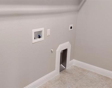 1574 Trowbridge Circle - Photo Thumbnail 7